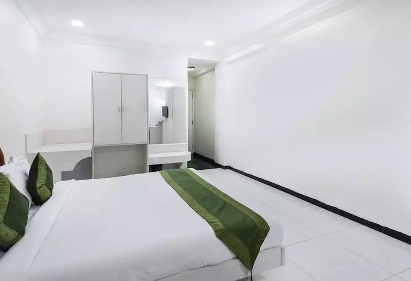 호텔 Treebo Omni Palace