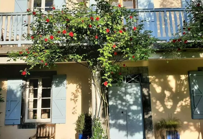 Aamiaismajoitus (B&B) Gîte D étape Le Couvent D Ossau