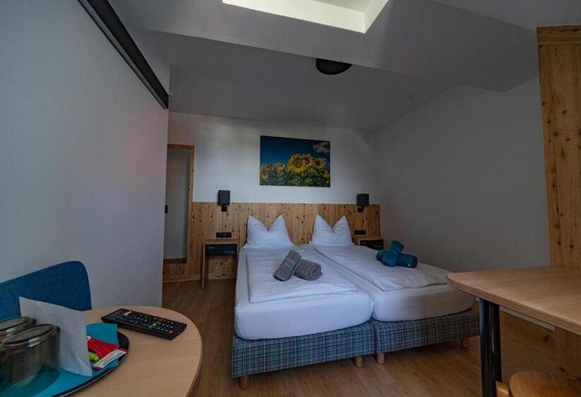 צימר Haus Weyregg Pension