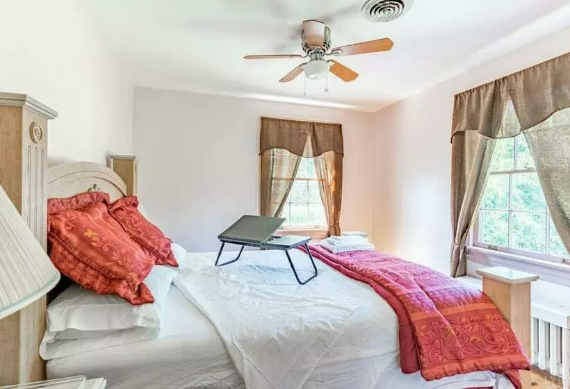 Majatalo Home Sweet Home Suite #3, Near Liberty University, And Lynchburg Hospital, Deluxe Queen Size Bedroom