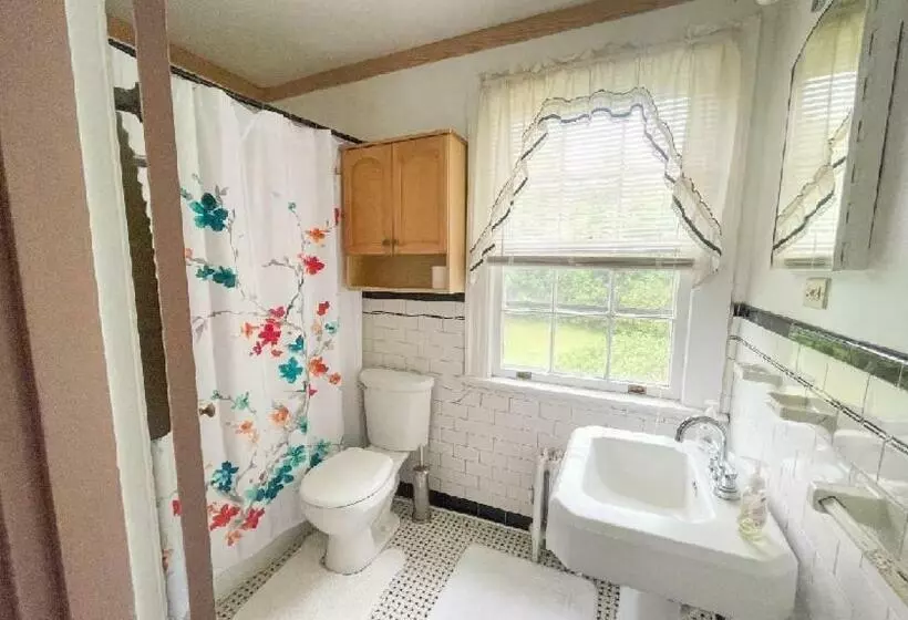 Majatalo Home Sweet Home Suite #3, Near Liberty University, And Lynchburg Hospital, Deluxe Queen Size Bedroom