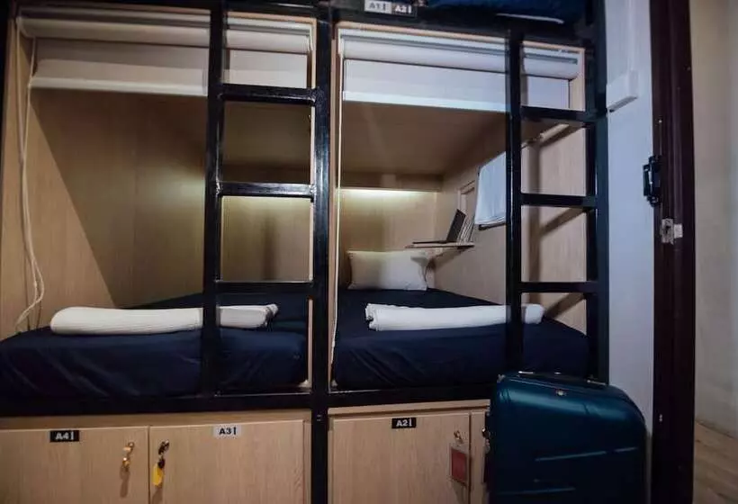 Hostel Bluewaters Pods @ Bugis