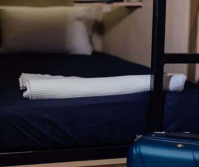 Hostel Bluewaters Pods @ Bugis