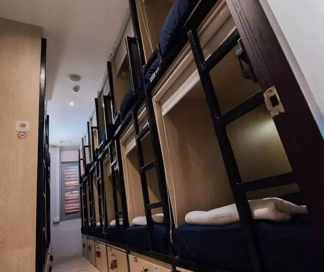Hostel Bluewaters Pods @ Bugis