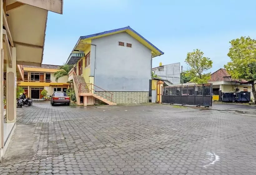 Hotelli Oyo 2708  Kemuning Syariah