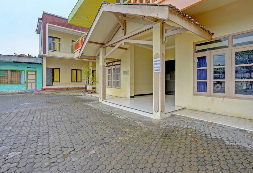 Hotel Oyo 2708  Kemuning Syariah