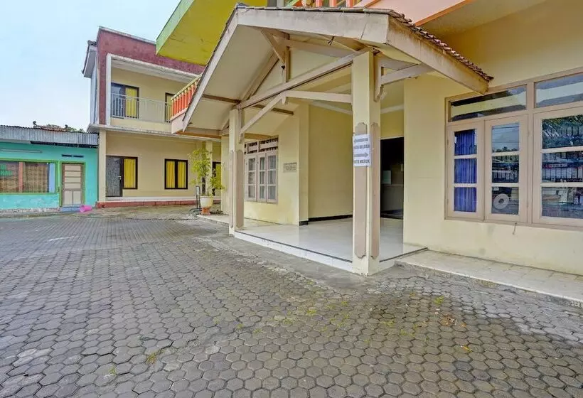 Hotelli Oyo 2708  Kemuning Syariah