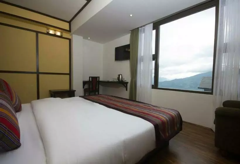 Majatalo Bumblebee Bed & Breakfast