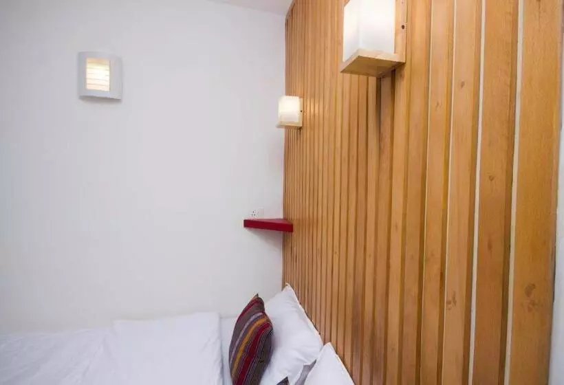 Majatalo Bumblebee Bed & Breakfast