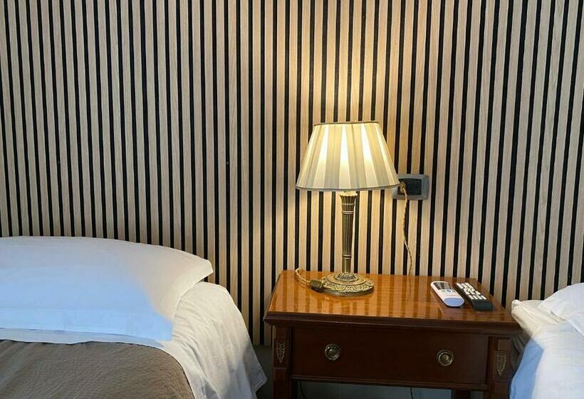 Pensjonat Casa Battisti Messina Guest House In Centro Città, Ideale Per Famiglie O Gruppi