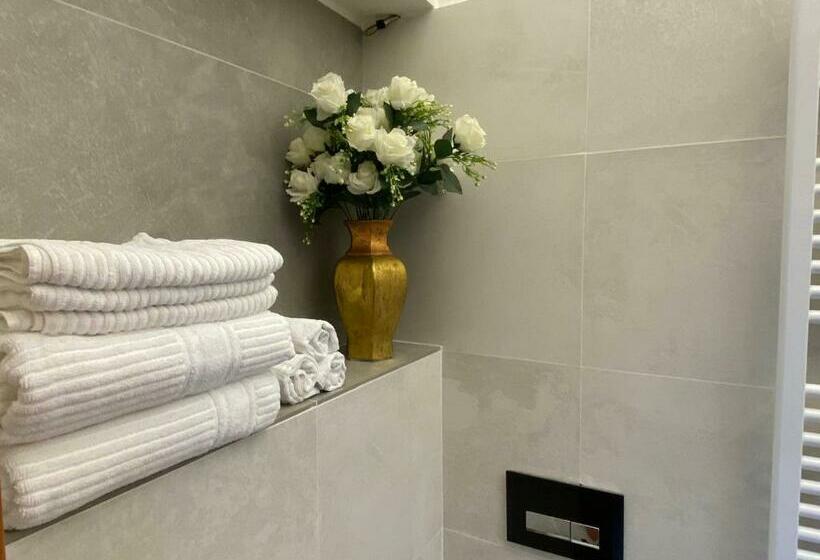 Pensjonat Casa Battisti Messina Guest House In Centro Città, Ideale Per Famiglie O Gruppi