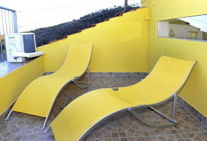 ペンション La Vita è Bella   Noli