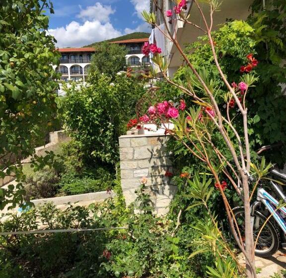 پانسیون Fregata Complex Marina