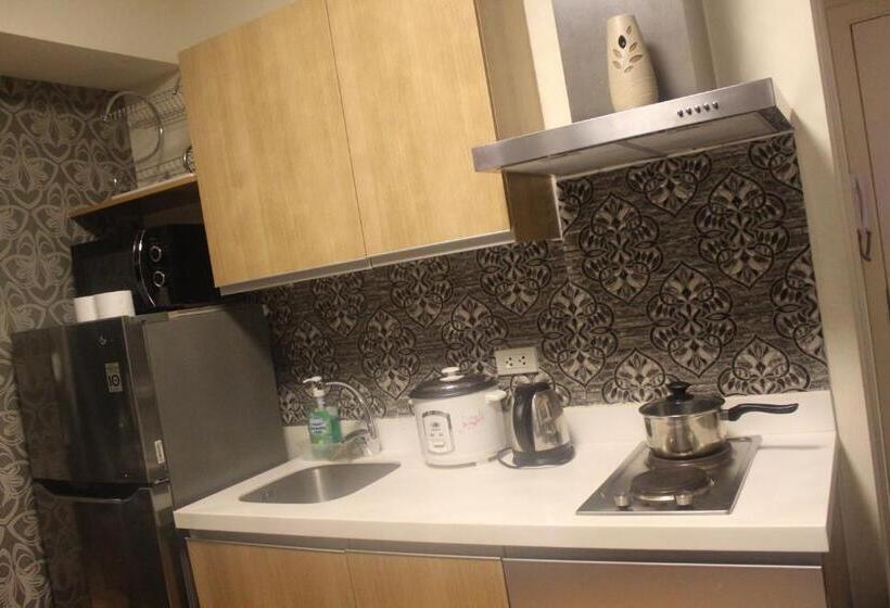 Azure C4 Beachpool Balcony Wifi Multiple Units