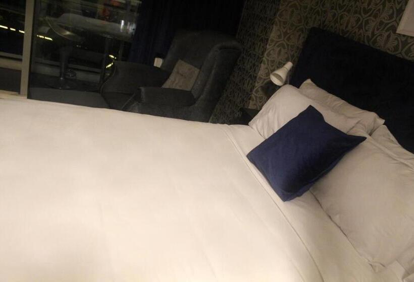 Azure C4 Beachpool Balcony Wifi Multiple Units