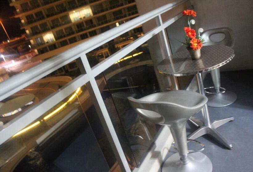 Azure C4 Beachpool Balcony Wifi Multiple Units