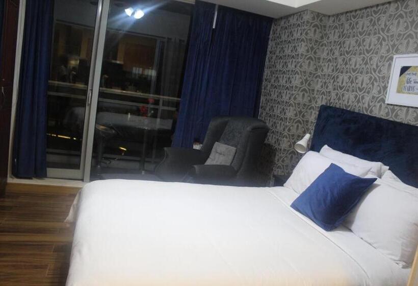 Azure C4 Beachpool Balcony Wifi Multiple Units