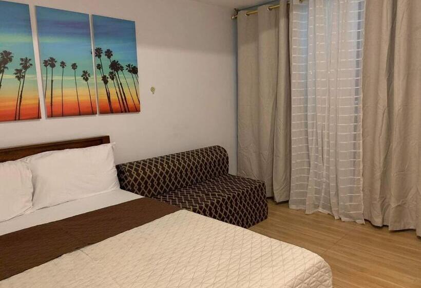 Azure C4 Beachpool Balcony Wifi Multiple Units