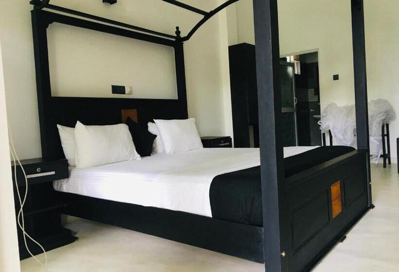 Pensão Suhasna River House