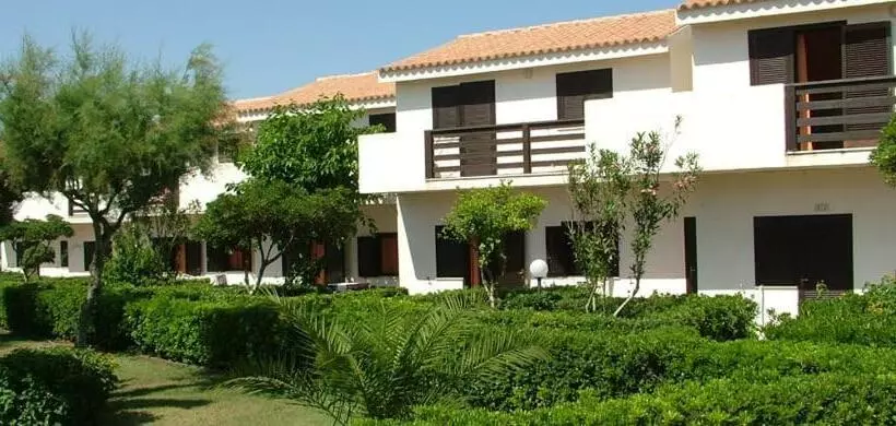Kamarina Resort
