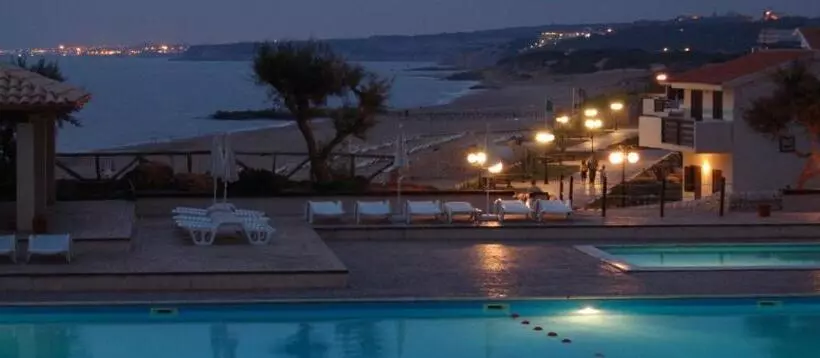 Kamarina Resort