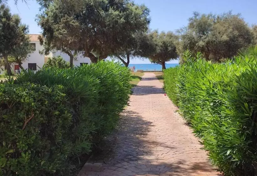Kamarina Resort