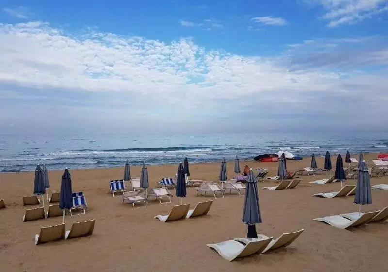 Kamarina Resort