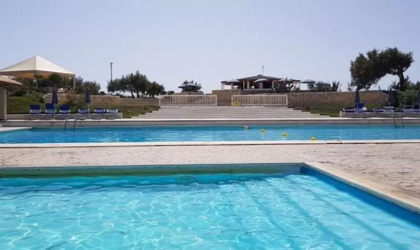 Kamarina Resort