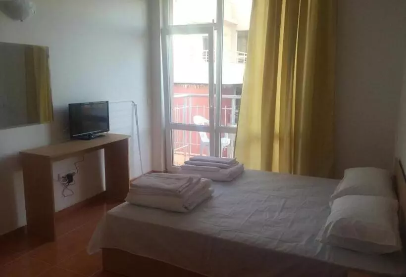 ペンション Guest Rooms Venera
