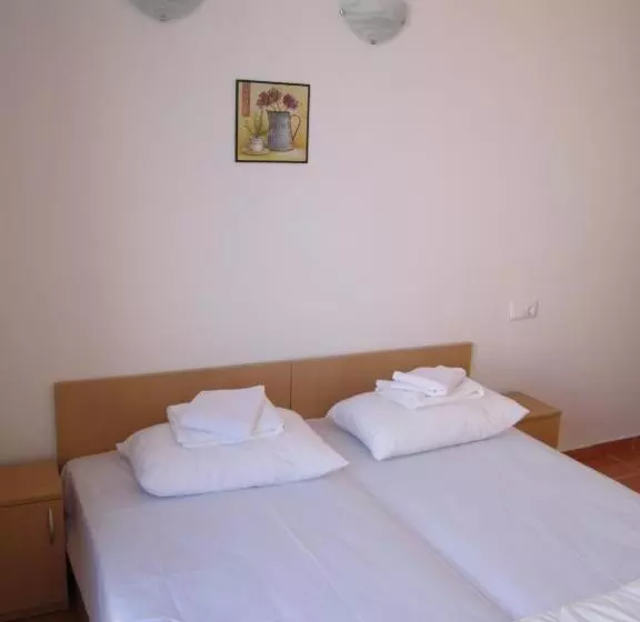 ペンション Guest Rooms Venera