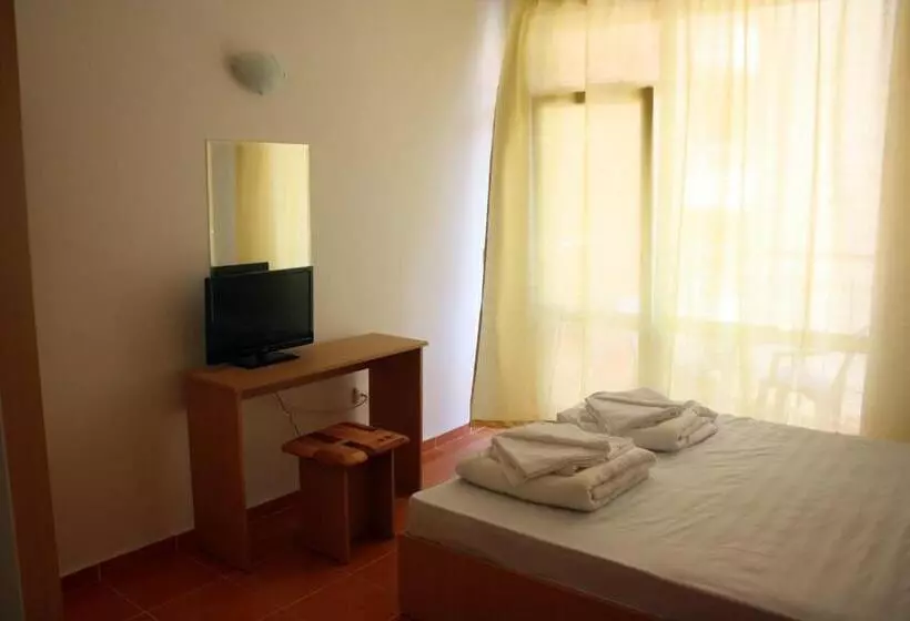 ペンション Guest Rooms Venera
