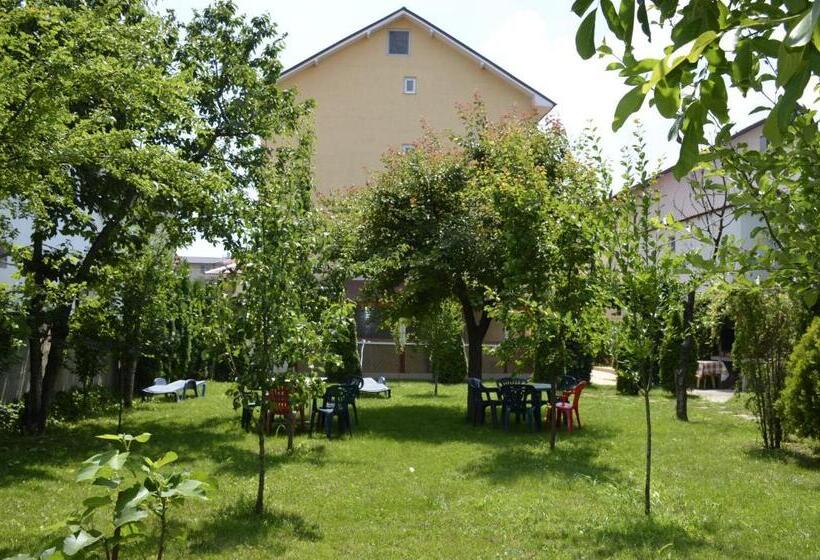 پانسیون Vila Cu Livada