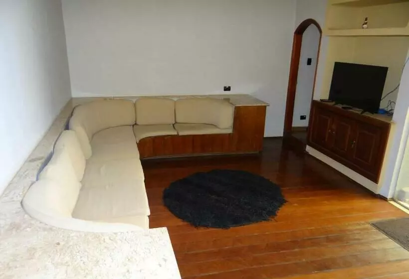 Vhostel