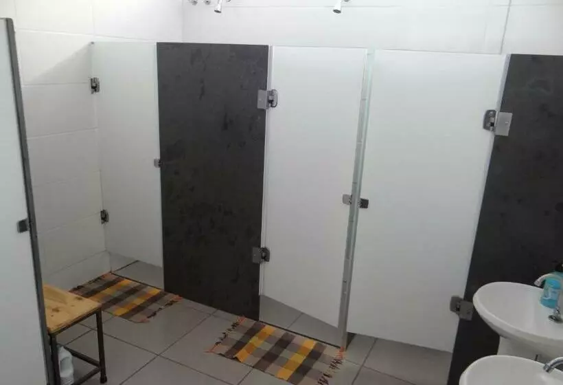 Vhostel