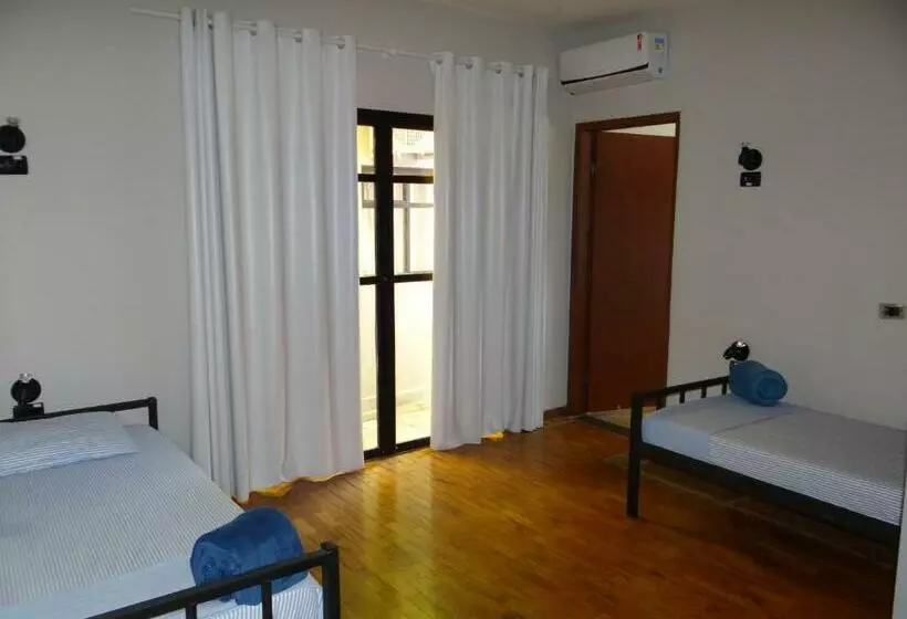 Vhostel