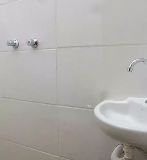 Vhostel