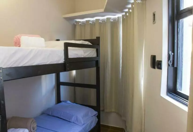 Vhostel