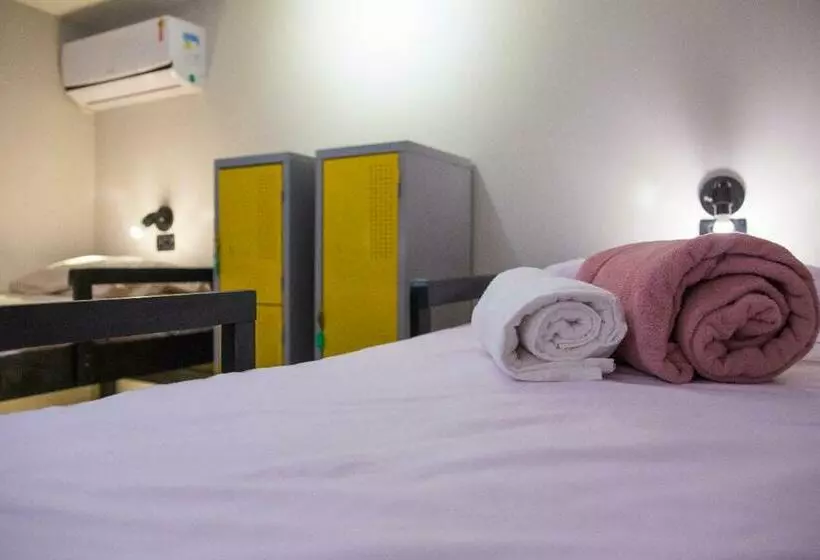 Vhostel