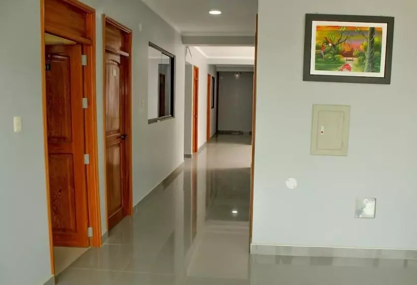 ユースホステル Hostal Cordillera Azul