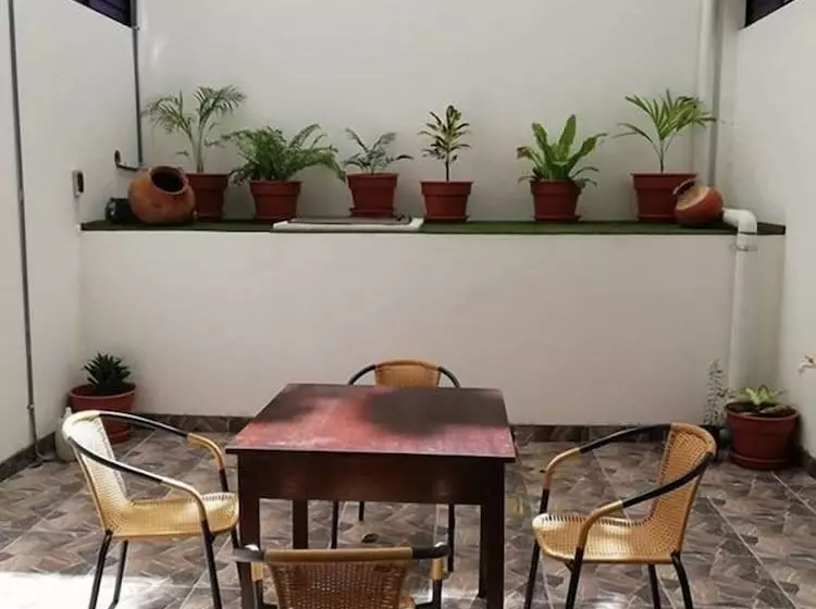 ユースホステル Hostal Cordillera Azul