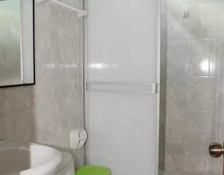 ユースホステル Hostal Cordillera Azul