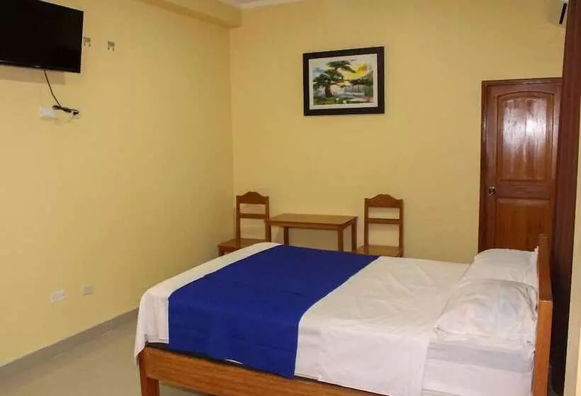 ユースホステル Hostal Cordillera Azul