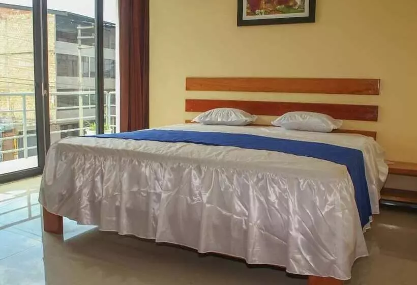 ユースホステル Hostal Cordillera Azul