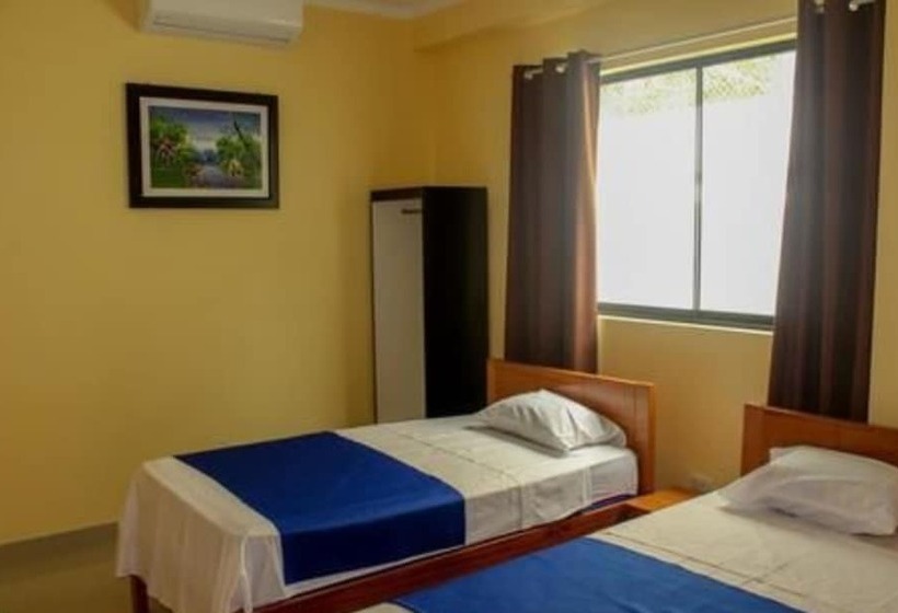 ユースホステル Hostal Cordillera Azul