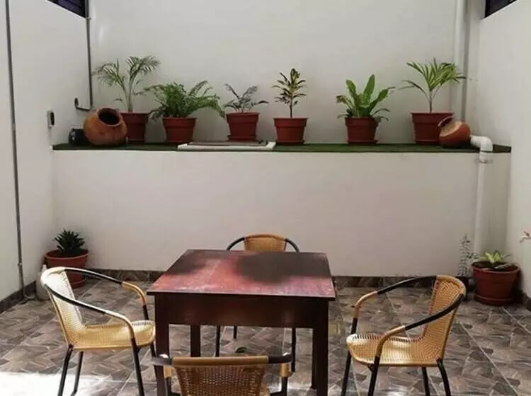 ユースホステル Hostal Cordillera Azul