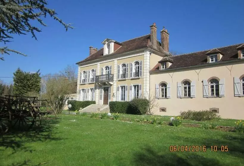تختخواب و صبحانه Domaine De Sainte Anne