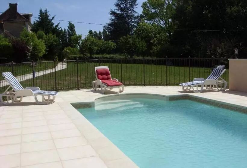 تختخواب و صبحانه Domaine De Sainte Anne