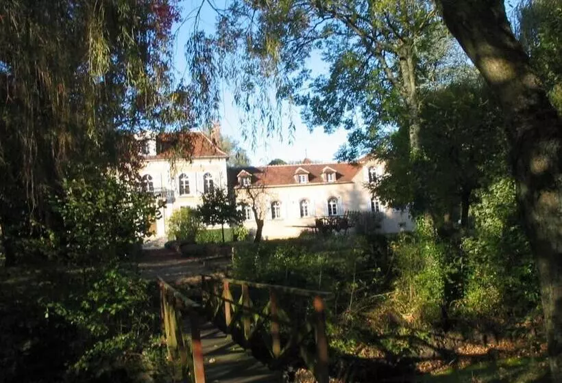 تختخواب و صبحانه Domaine De Sainte Anne