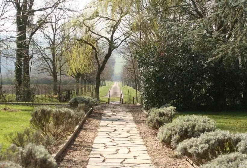 تختخواب و صبحانه Domaine De Sainte Anne