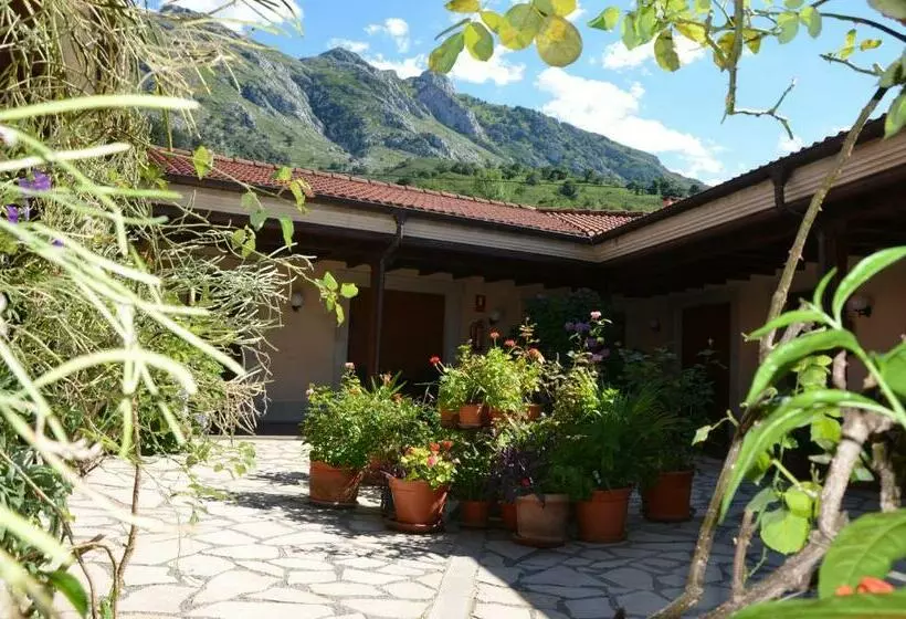 هتل Arenas De Cabrales  Apartamentos